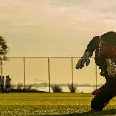 Rochet volta ao gol do Inter na escalação contra o Santos