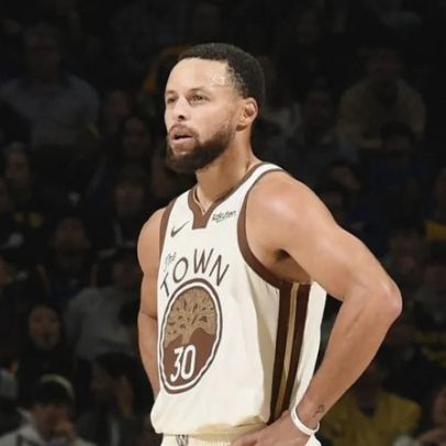 Curry lidera Warriors na vitória sobre o Jazz na NBA