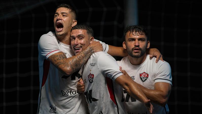 Jogadores do Vitória comemoram gol de Baralhas contra o Sport (Foto: Victor Ferreira / EC Vitória)