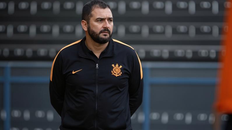 Danilo foi treinador do Sub-20 do Corinthians e agora comanda o profissional do Pouso Alegre (Foto: Rodrigo Gazzanel/Agência Corinthians)