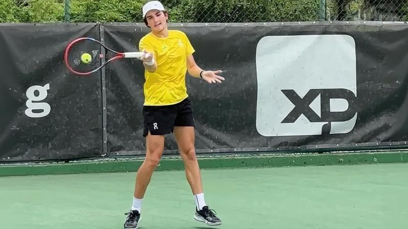 João Fonseca na pré-temporada na Yes Tennis, no Rio de Janeiro (Foto: Gustavo Loio)