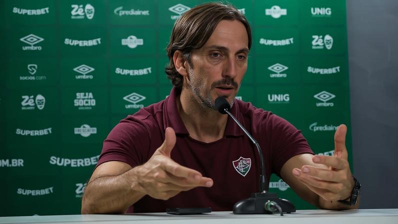 Zubeldia em entrevista coletiva após Fluminense x Palmeiras (Foto: Marcelo Gonçalves/FFC)