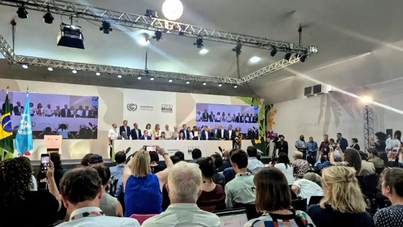 O rascunho final da COP30, divulgado após incêndio, omite o roteiro para abandonar combustíveis fósseis - Foto: COP30/ Agência Brasil