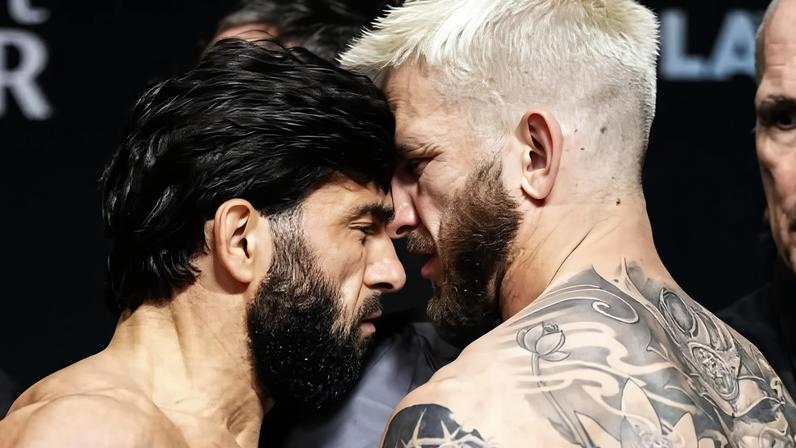 Arman Tsarukyan dá cabeçada em Dan Hooker no UFC Qatar (Foto: Reprodução/Instagram: @danhangman)