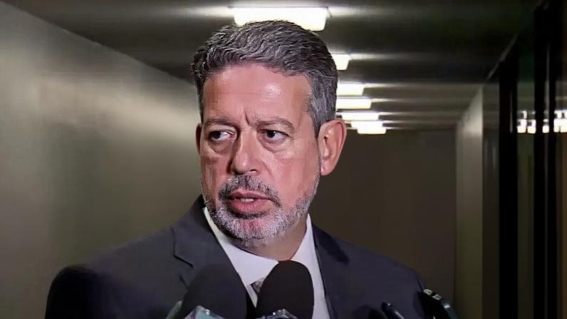 Ex-presidente da Câmara afirma que prisão de Bolsonaro reforça a polarização no país. É o 4º presidente preso na história recente. (Foto: reprodução/Youtube TV Câmara)