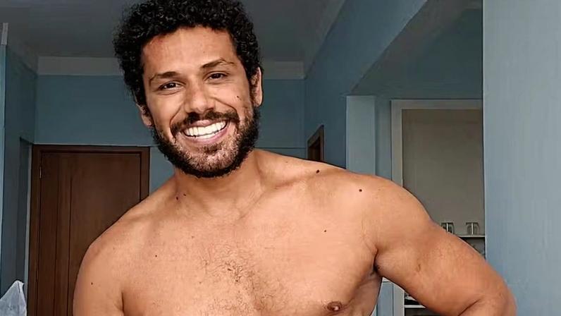 Amaury Lorenzo fala sobre vida amorosa ao ser questionado se seria ator pornô