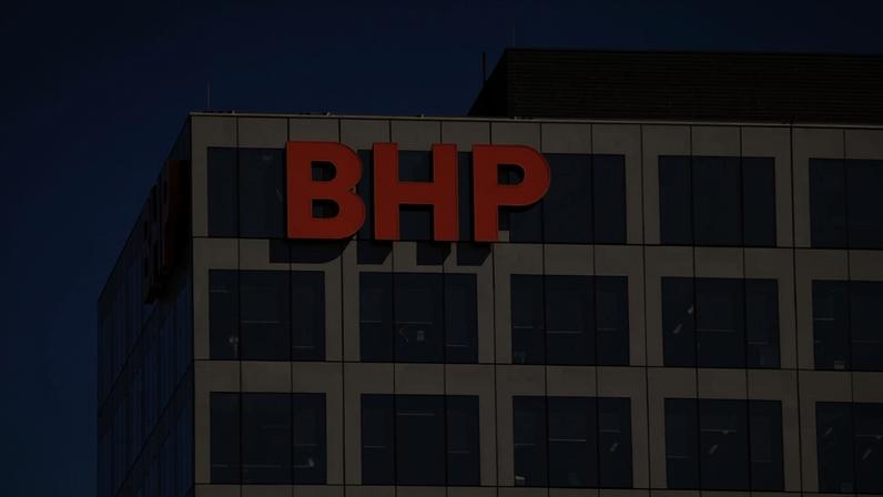 O logotipo do Grupo BHP é exibido em seu prédio em Adelaide, Austrália