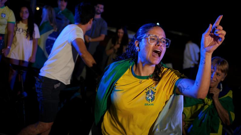 Maioria critica prisão de Bolsonaro nas redes sociais, mostra pesquisa. (Foto: Isaac Fontana / EFE)