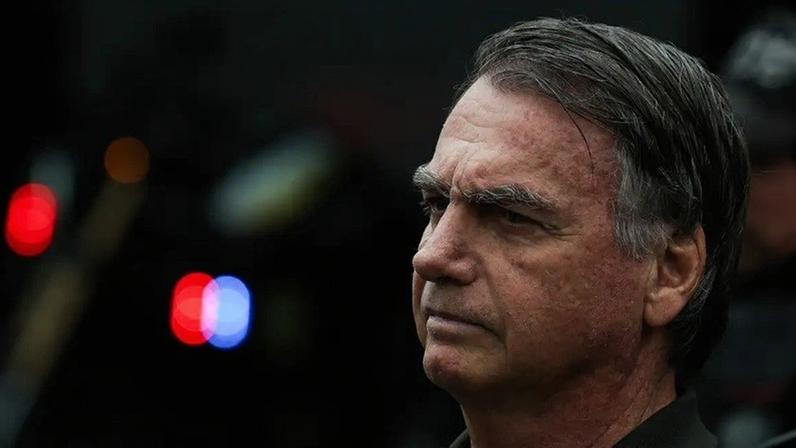 Defesa alega que Bolsonaro enfrenta “doenças permanentes” e sequelas “irreversíveis” em decorrência da facada sofrida em 2018. (Foto: Fabio Rodrigues Pozzebom/Agência Brasil)
