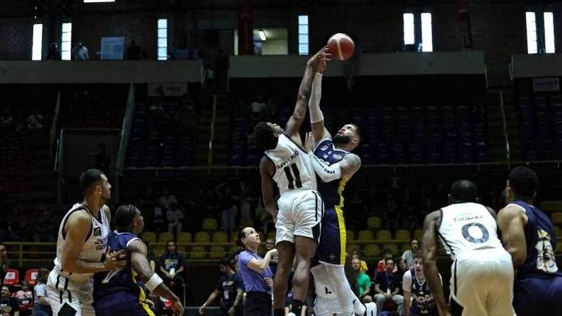 Corinthians vence o Mogi no NBB com passe de Lucas Cauê