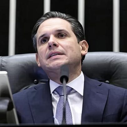 Motta veta voto de deputados no exterior, com Eduardo e Ramagem nos EUA