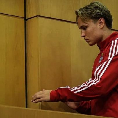 Selecionador da Noruega reage com duras críticas ao escândalo envolvendo Schjelderup