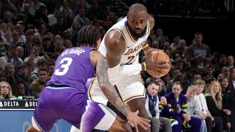 LeBron James em jogo entre Los Angeles Lakers e Utah Jazz na NBA (Foto: Melissa Majchrzak/NBAE via Getty Images/AFP)