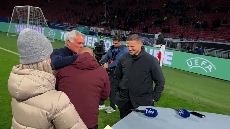 1 de 1 Mourinho reencontra Sneijder antes de Benfica e Ajax — Foto: Reprodução/X