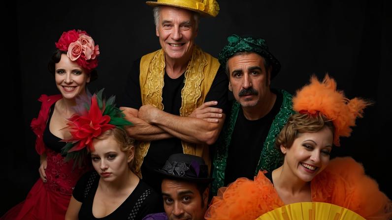 Os Mambembes homenageiam o teatro com elenco estrelado e humor