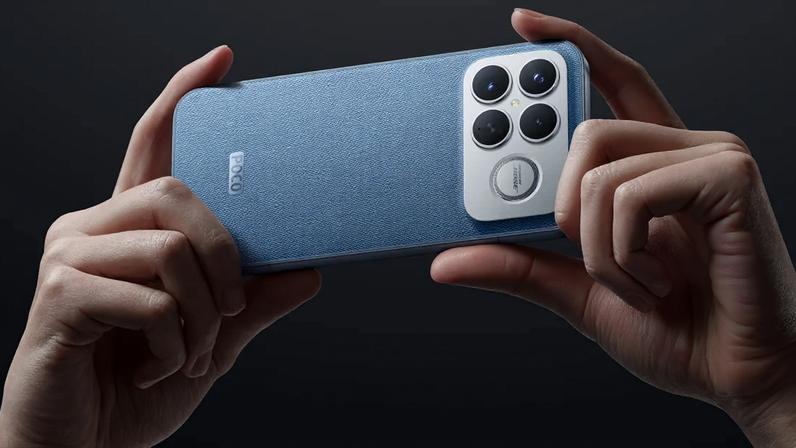 Poco is at pains to admit that this “denim blue” version of the F8 Ultra includes no actual denim fabric.