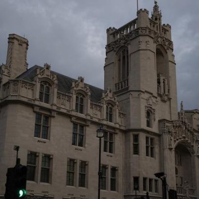 Justiça vê violação de direitos humanos em ensino cristão na Irlanda do Norte