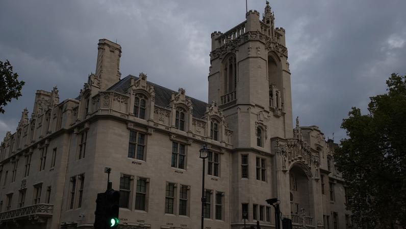 Justiça vê violação de direitos humanos em ensino cristão na Irlanda do Norte