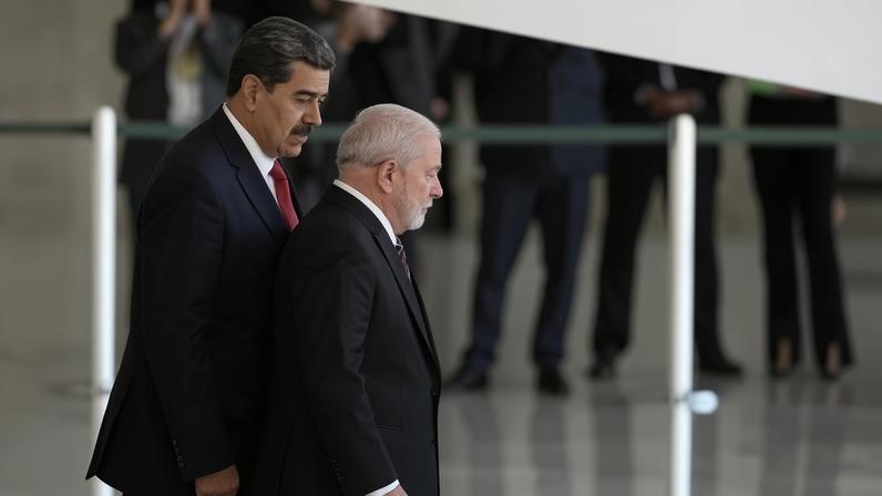 Nicolás Maduro e Lula durante encontro em Brasília. Foto: Evaristo Sá/AFP