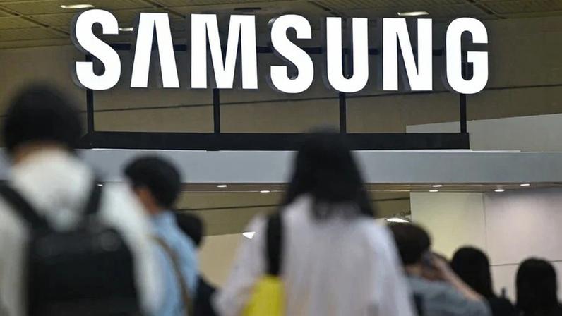 Samsung: segundo a Reuters, os EUA implementou um novo sistema de licenciamento anual para regular o envio de equipamentos críticos de fabricação de chips às fábricas chinesas. (AFP/Divulgação)