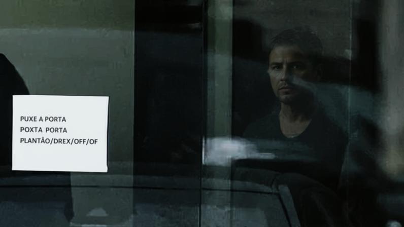 A tentativa de romper a tornozeleira eletrônica com um ferro de solda antecipou a ida de Bolsonaro para Superintendência da Polícia Federal – Imagem: Sergio Lima/AFP