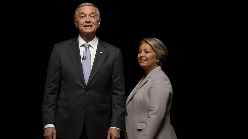 José Antonio Kast e Jeannette Jara durante o último debate antes do segundo turno no Chile. Foto: Raul BRAVO / AFP