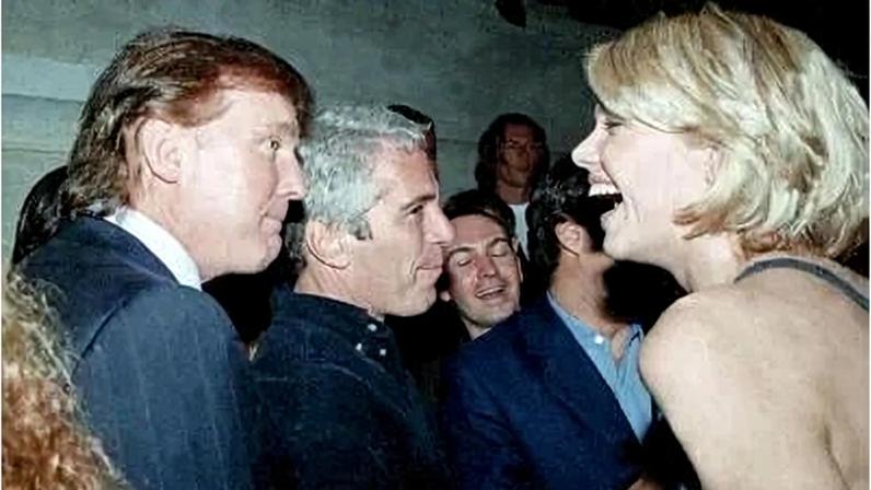 Novas fotos de Donald Trump com Jeffrey Epstein começam a circular nos Estados Unidos. Foto: HANDOUT / House Oversight Democrats / AFP