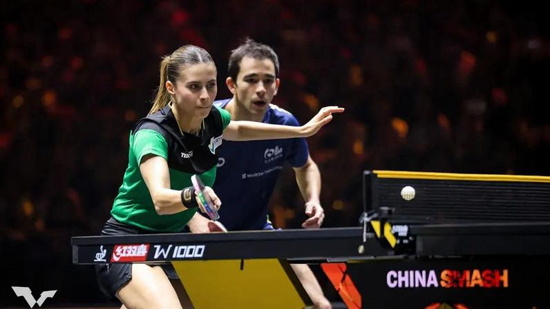 Hugo Calderano e Bruna Takahashi na derrota para os anfitriões Wang Chuqin e Sun Yingsha no China Smash (Divulgação/WTT)