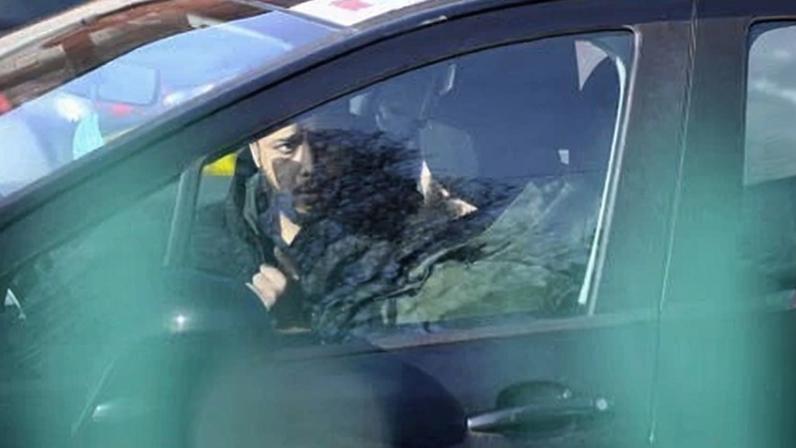 Walid Saadaoui and Amar Hussein talking inside a car
