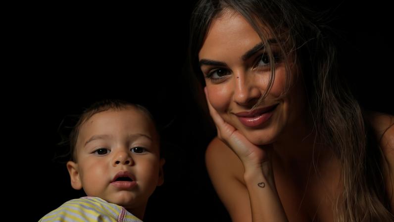 Amanda Kimberlly e Helena, sua filha com Neymar