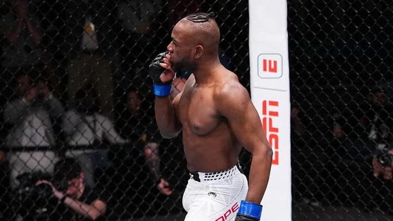 Manel Kape recebe bônus de Performance da Noite no UFC Vegas 112