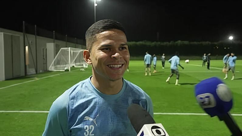 1 de 1 Ewerton, do Pyramids, disputa bola em partida com o Al-Ahly (de vermelho), pelo Campeonato Egípcio — Foto: Ayman Aref/NurPhoto via Getty Images