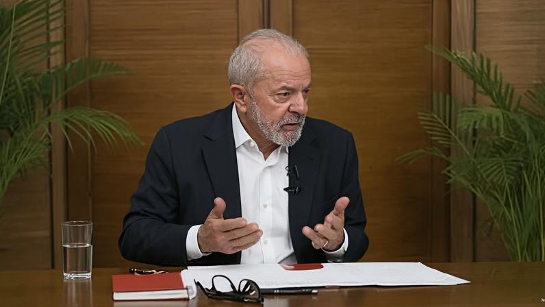 1 de 1 O presidente Lula e o presidente da Câmara, Hugo Motta, participam do desfile do 7 de Setembro em Brasília — Foto: Adriano Machado/Reuters