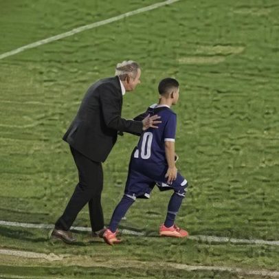 Filho com síndrome de Down de Montillo faz gol na despedida do pai