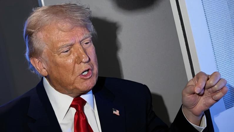 Trump e o Trump Gold Card