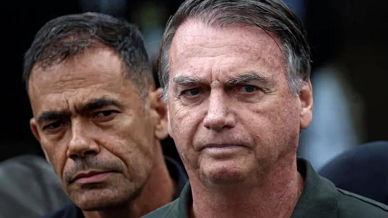 Jair Bolsonaro deixa hospital de Brasília após realizar procedimento para tratar lesão na pele — Foto: REUTERS/Adriano Machado