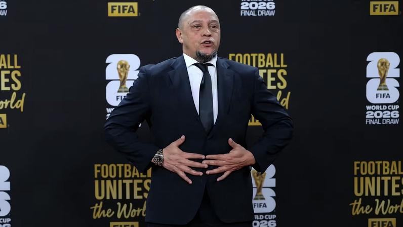 Roberto Carlos comparece ao evento do sorteio da Copa do Mundo 2026 — Foto: Reuters