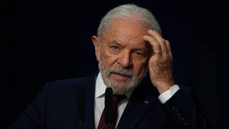 Lula durante conversa com jornalistas em Brasília — Foto: Adriano Machado/Reuters