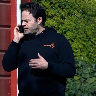 Bill Hader aparece tenso em fotos após conversa com Nick Reiner antes dos crimes