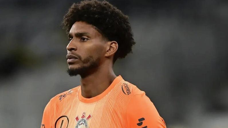 Hugo Souza ficou fora do duelo contra o Ceará (Eduardo Carmim/Photo Premium/Gazeta Press)