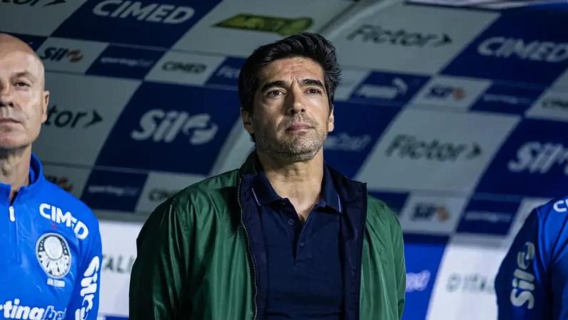 Abel Ferreira no duelo entre Palmeiras x Santos (Foto: JHONY INACIO/Agencia Enquadrar/Gazeta Press)