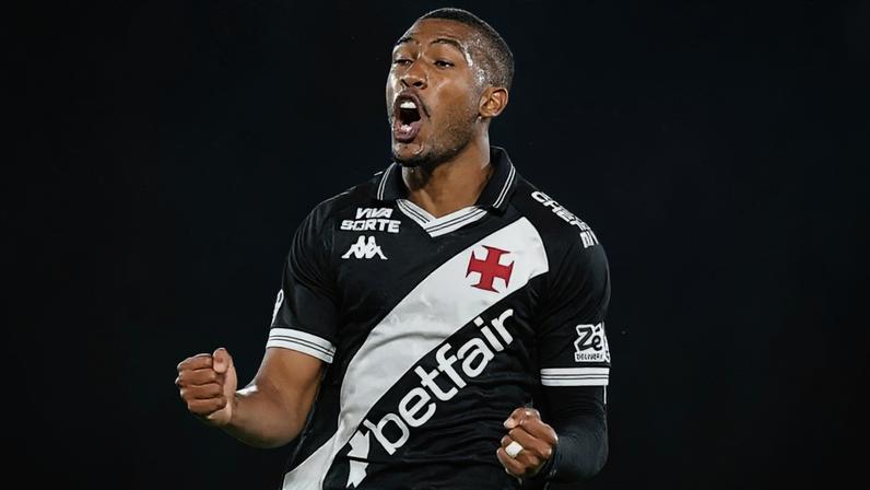 Rayan comemora gol do Vasco com Fernando Diniz (Foto: André Fabiano/Código19/Gazeta Press)