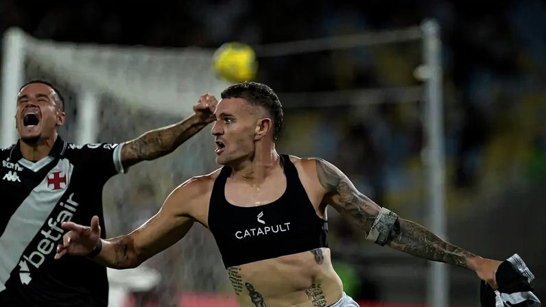 Vegetti comemora gol da vitória contra o Fluminense (Foto: Peter Ilicciev/AGENCIA ENQUADRAR) Codigo 19/Codigo 19