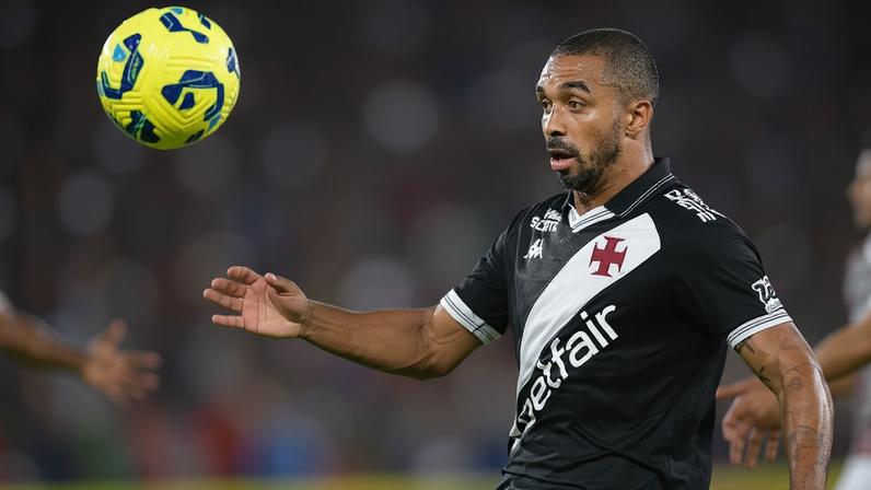 Paulo Henrique, do Vasco, fez gol contra (Foto: Maga Jr/Agência F8/Gazeta Press)
