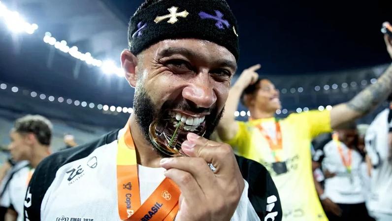 Memphis ainda tem contrato com o Corinthians (Foto: Renato Padalka/Ekobanpress/Gazeta Press)