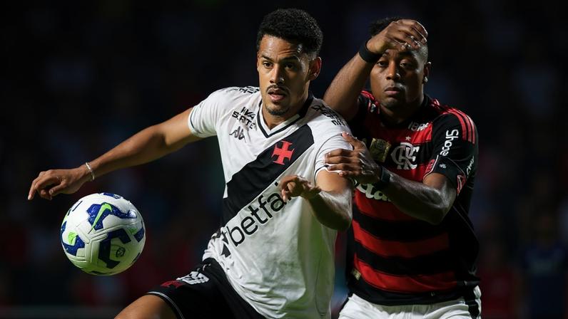 Lucas Oliveira em campo na partida entre Vasco e Flamengo (Foto: Thiago Ribeiro/Agif/Gazeta Press)