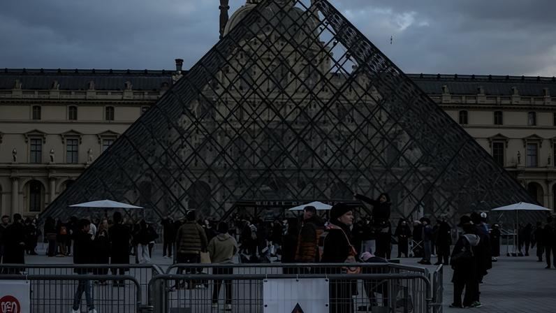 Louvre, em Paris, pode fechar nesta semana devido à greve dos sindicatos