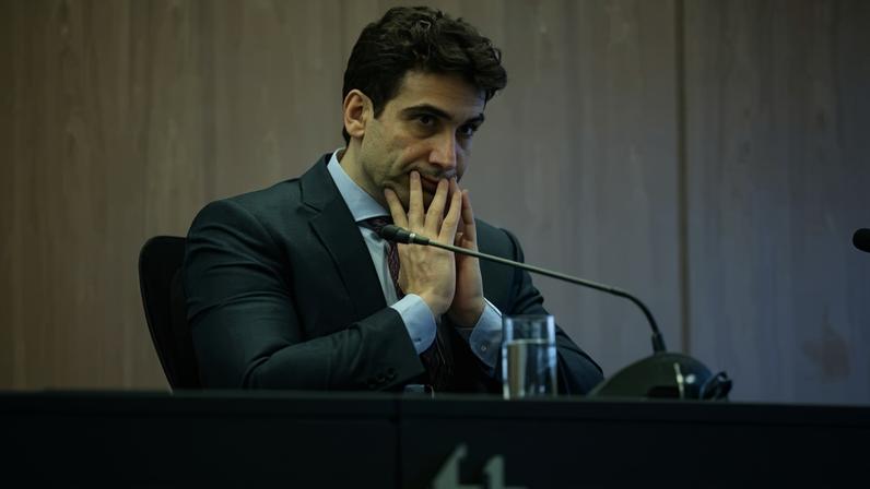 Selic a 15% é injustificável e traz sérias consequências para a economia brasileira, avalia economista