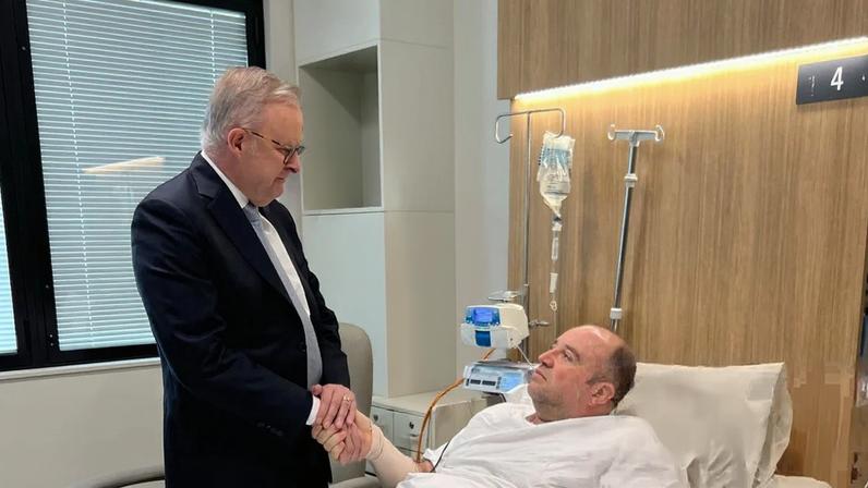 Prime minister meets the Australian hero Ahmed al Ahmed in hospital – video