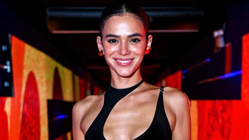 Esse conjunto de Bruna Marquezine com sutiã e legging é tão estiloso e confortável que você vai querer usar além do treino